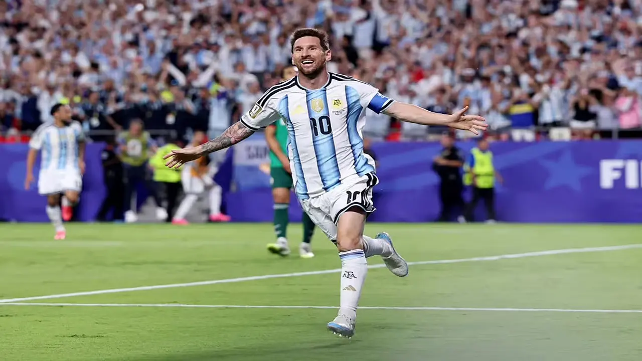 ميسي يقود الأرجنتين لفوز ساحق على الجزائر بثلاثية في كأس العالم
